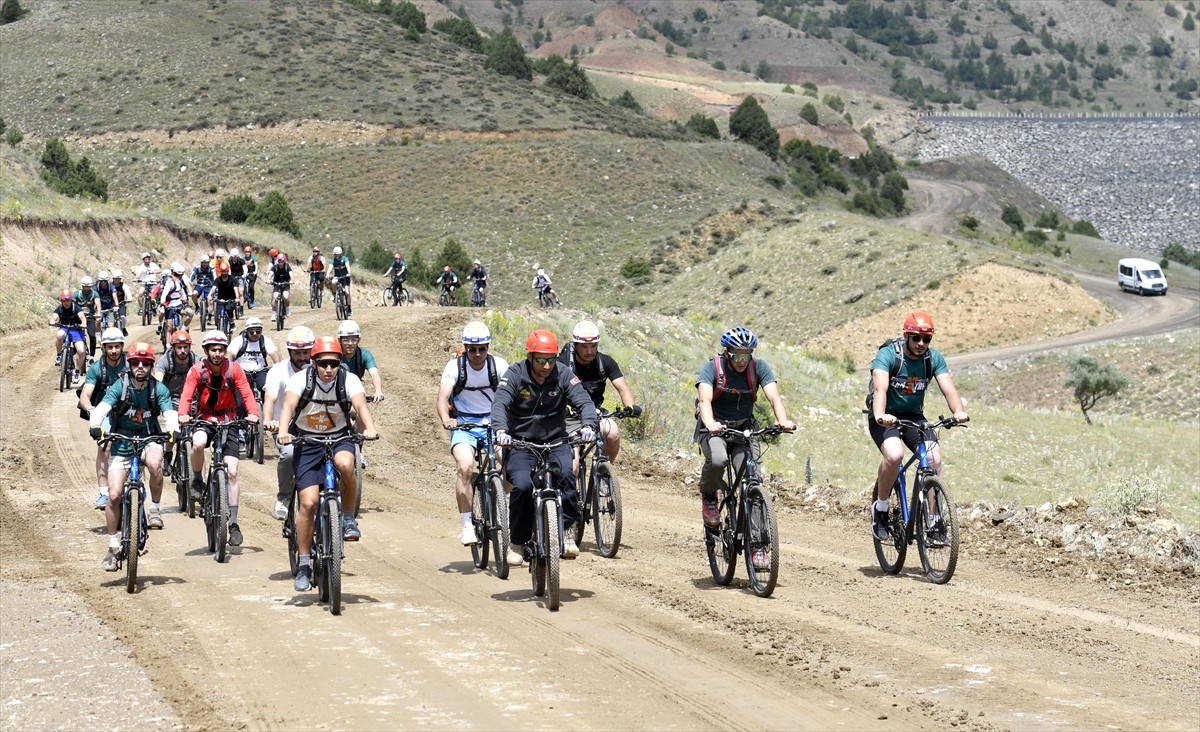 Erzurum'da, üniversiteli gençlerin doğayla iç içe, ekip ruhu içerisinde fiziksel ve zihinsel...