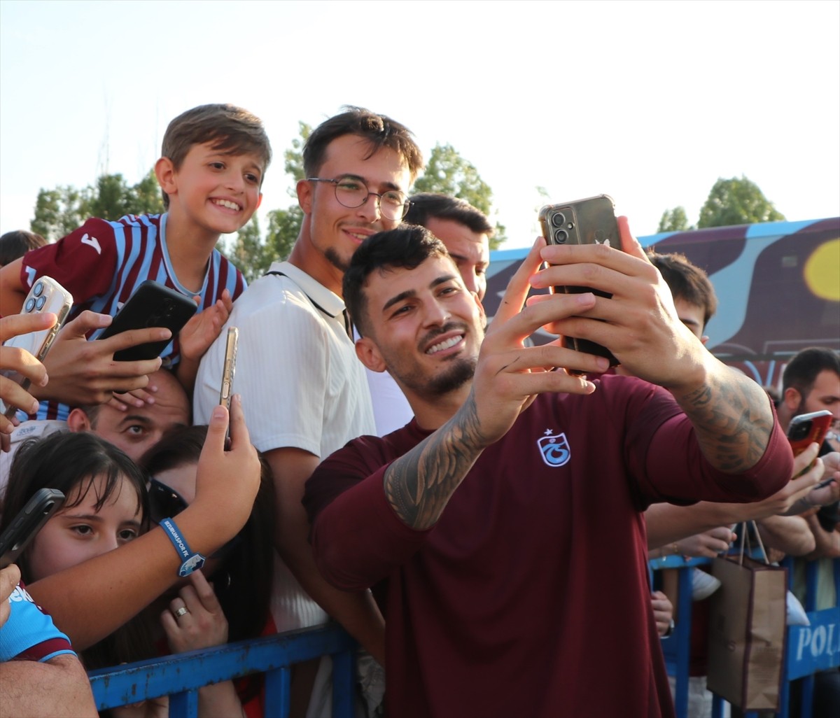 Erzurum'un Palandöken Dağı eteklerindeki Yüksek İrtifa Kamp Merkezi'nde sezon hazırlıklarını...