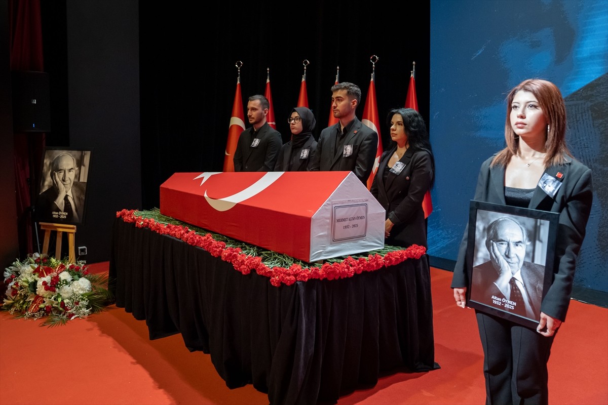 Eski CHP Genel Başkanı ve 40. Hükümetin Turizm ve Tanıtma Bakanı Mehmet Altan Öymen için, CHP...