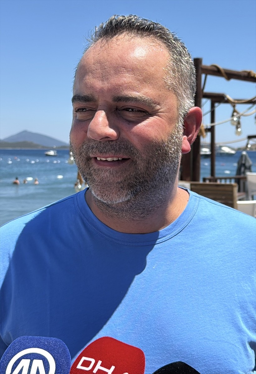 Eski milli futbolcu Semih Şentürk, bir dönem formasını giydiği Fenerbahçe'de yardımcı antrenör...