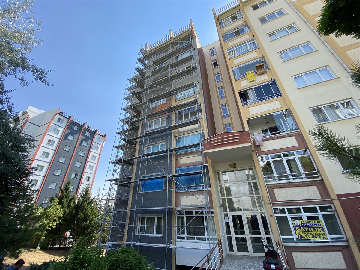 Eskişehir'in Odunpazarı ilçesinde yüksekten düşen inşaat işçisi hayatını kaybetti. İhbar üzerine...