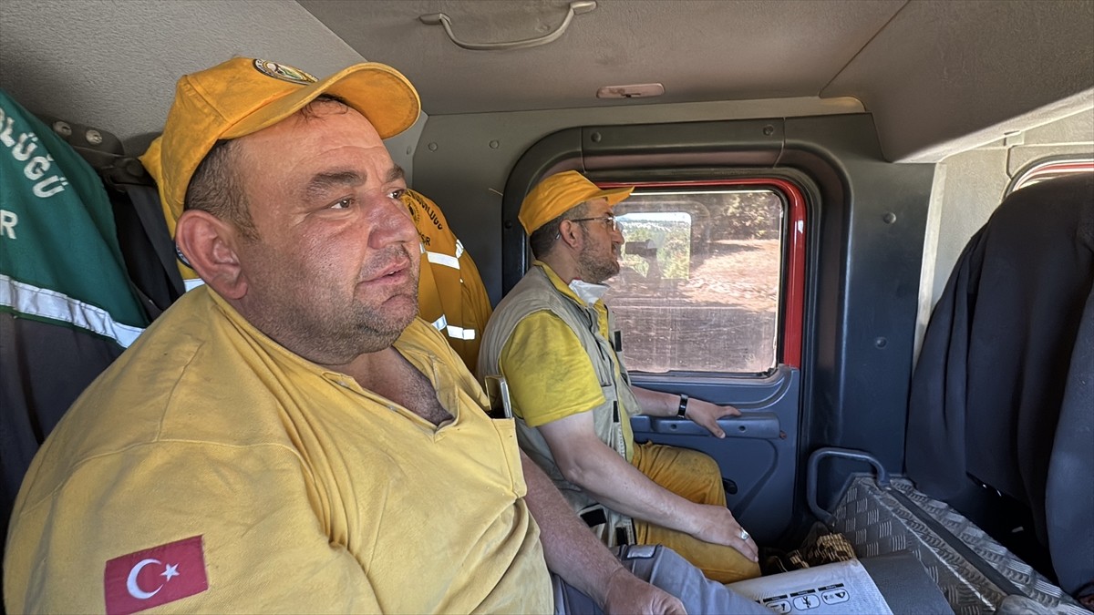 Eskişehir'in Seyitgazi ilçesinde çıkan orman yangınında alevler arasında kalan Eskişehir Orman...