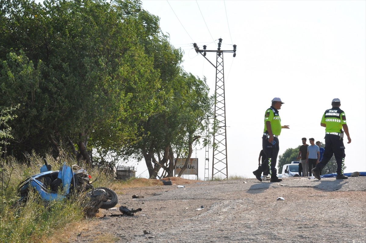 Eskişehir'in Tepebaşı ilçesinde otomobille çarpışan motosikletin sürücüsü yaşamını...