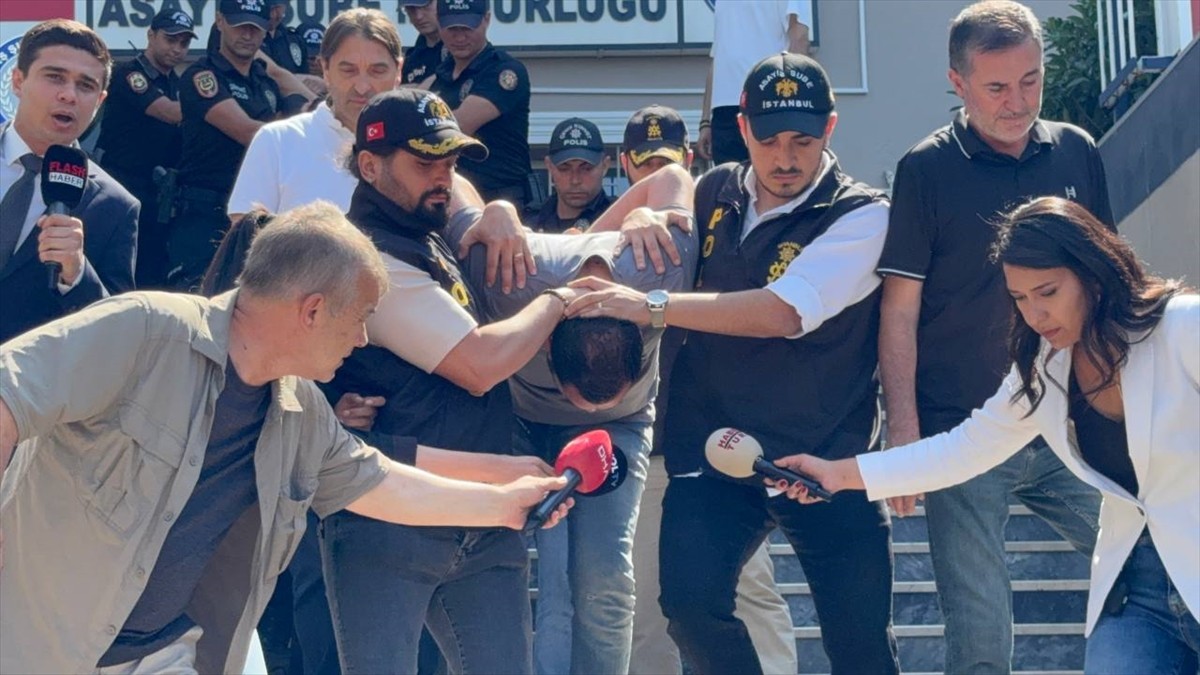 Eyüpsultan'da, üniversite öğrencisi genç kızın cesedinin valiz içerisinde yol kenarında...