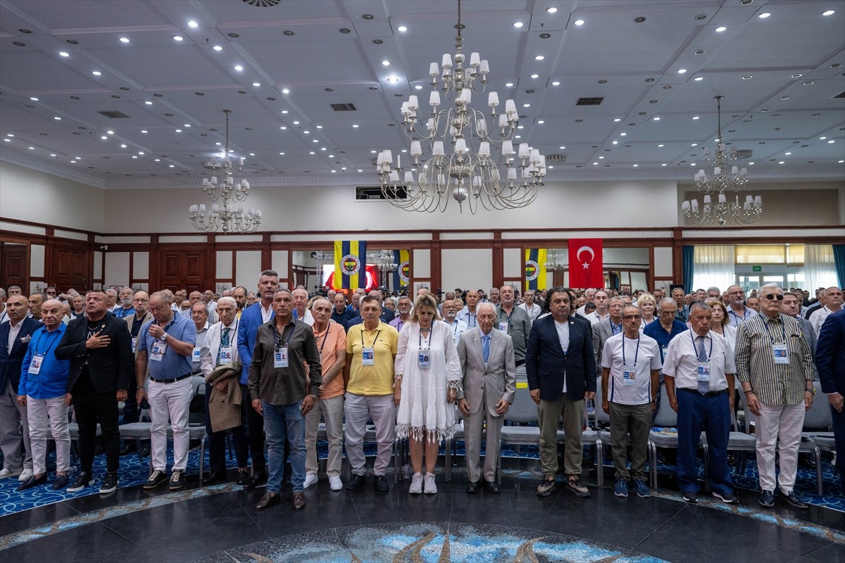 Fenerbahçe Kulübü Yüksek Divan Kurulu (YDK) toplantısı başladı. Kalamış'ta bulunan Fenerbahçe...