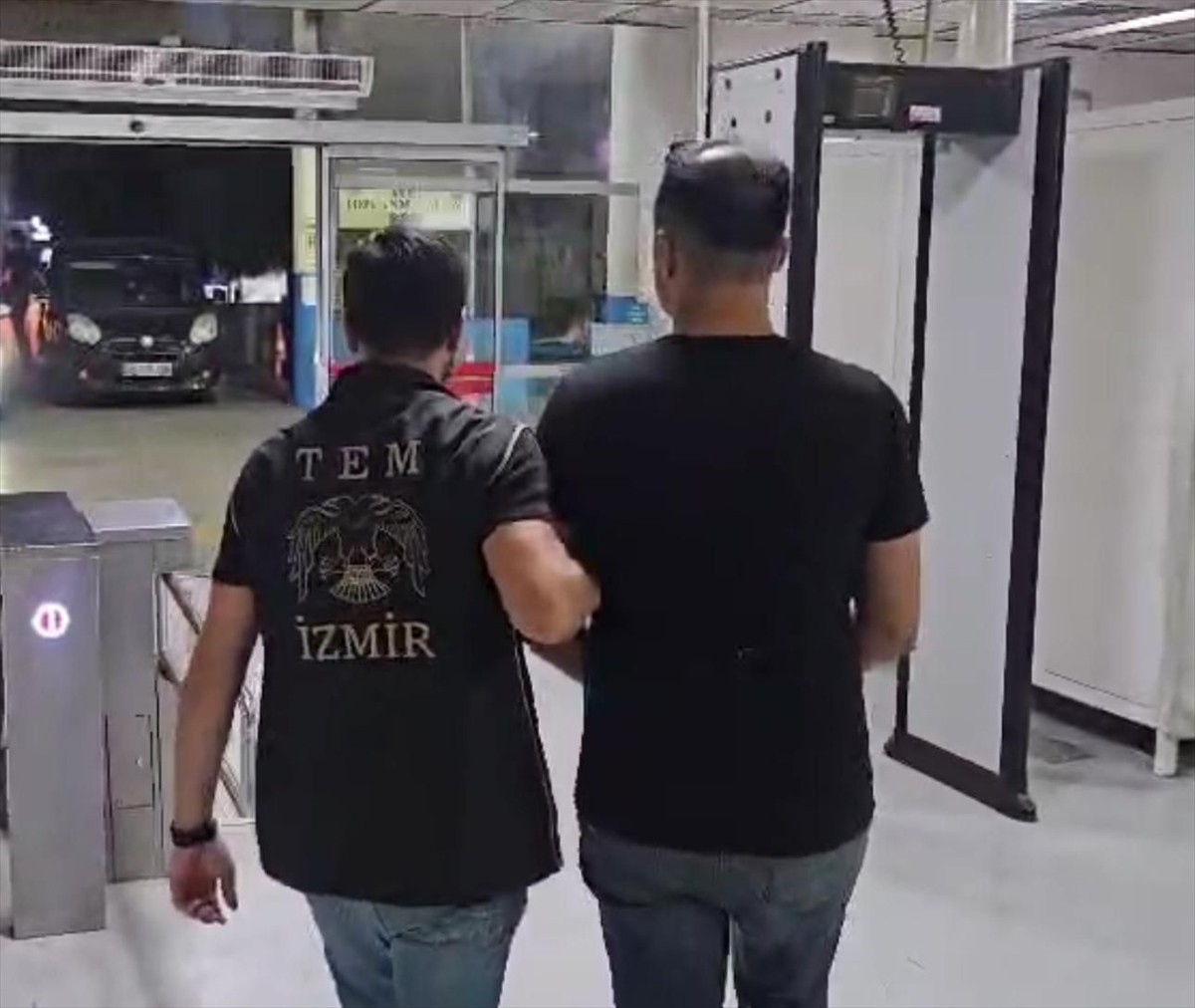 Fetullahçı Terör Örgütü'nün (FETÖ) finans kaynaklarına yönelik İzmir merkezli 60 ili kapsayan...