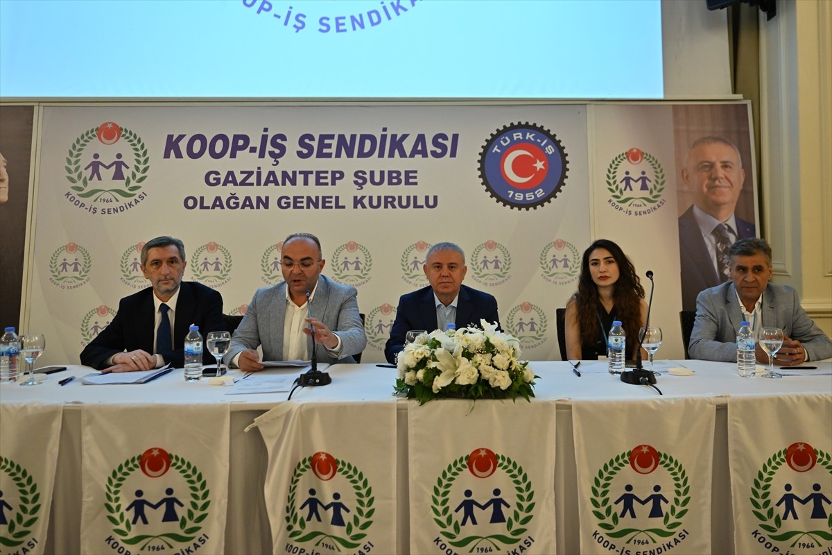 Gaziantep'te bir otelde Koop-İş Sendikası Gaziantep Şubesi 15. Olağan Genel Kurulu düzenlendi....