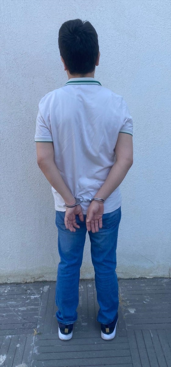 Gaziantep'te Fetullahçı Terör Örgütü (FETÖ) üyesi olduğu gerekçesiyle hakkında kesinleşmiş 6 yıl 3...