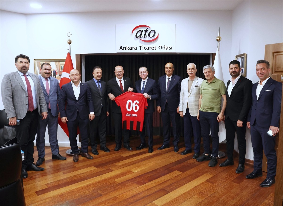 Gençlerbirliği Kulübü Başkanı Osman Sungur (sağda), Ankara Ticaret Odası (ATO) Başkanı Gürsel...