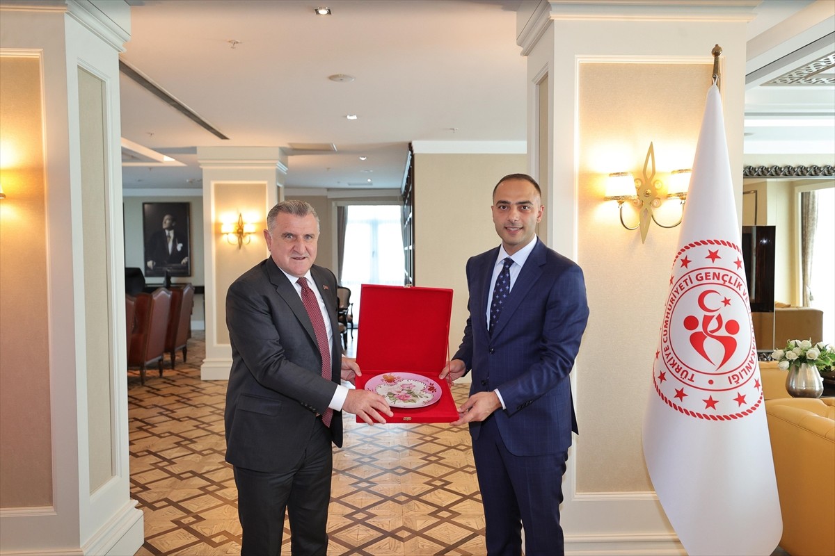 Gençlik ve Spor Bakanlığı ile Gaziosmanpaşa Belediyesi arasında imzalanan protokol kapsamında...