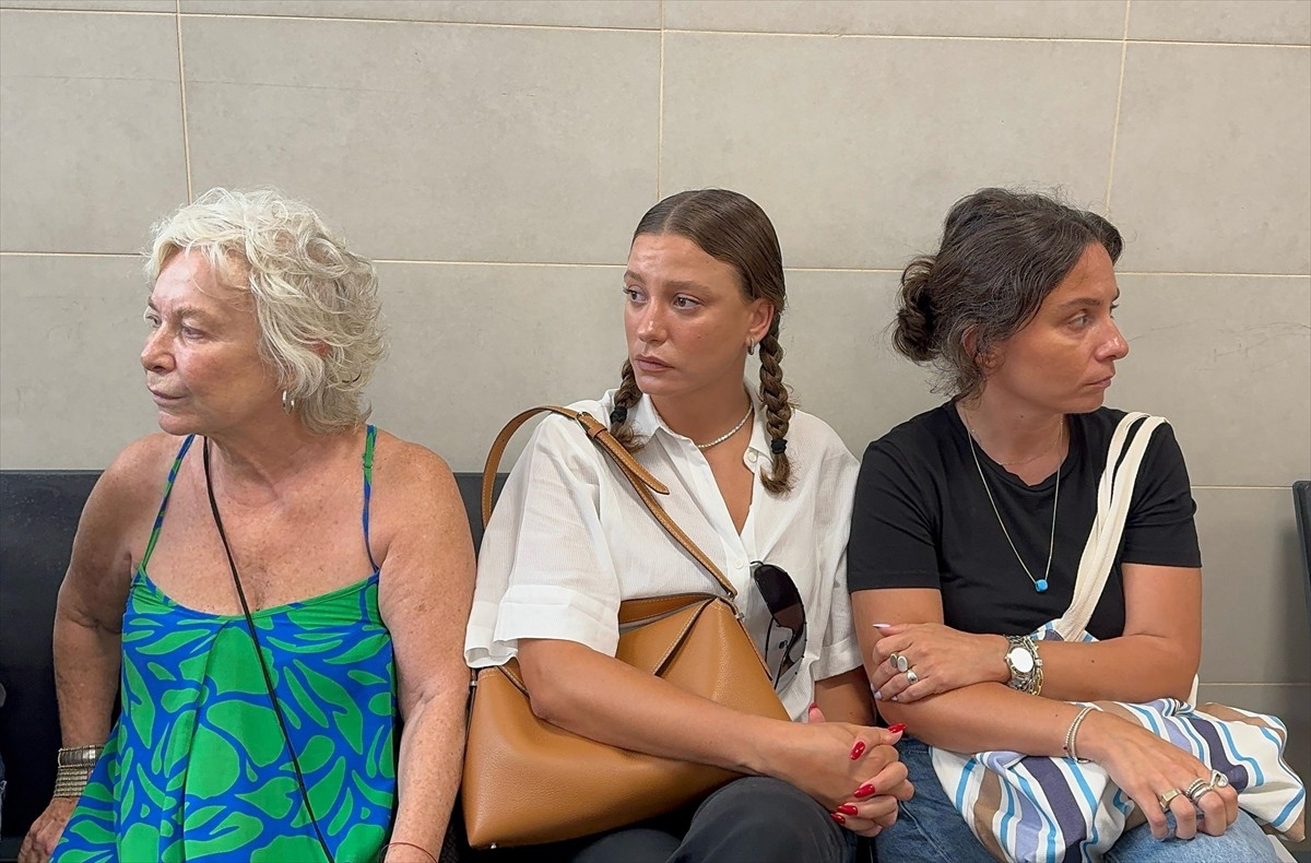 Gezi Parkı soruşturması kapsamında tutuklanan menajer Ayşe Barım'ın "cebir ve şiddet kullanarak...