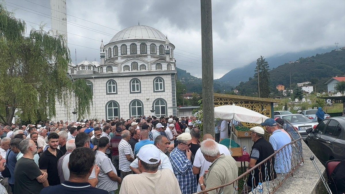 Giresun'un Dereli ilçesinde çıkan silahlı kavgada yaşamını yitiren Mustafa ve eşi Ayşe...