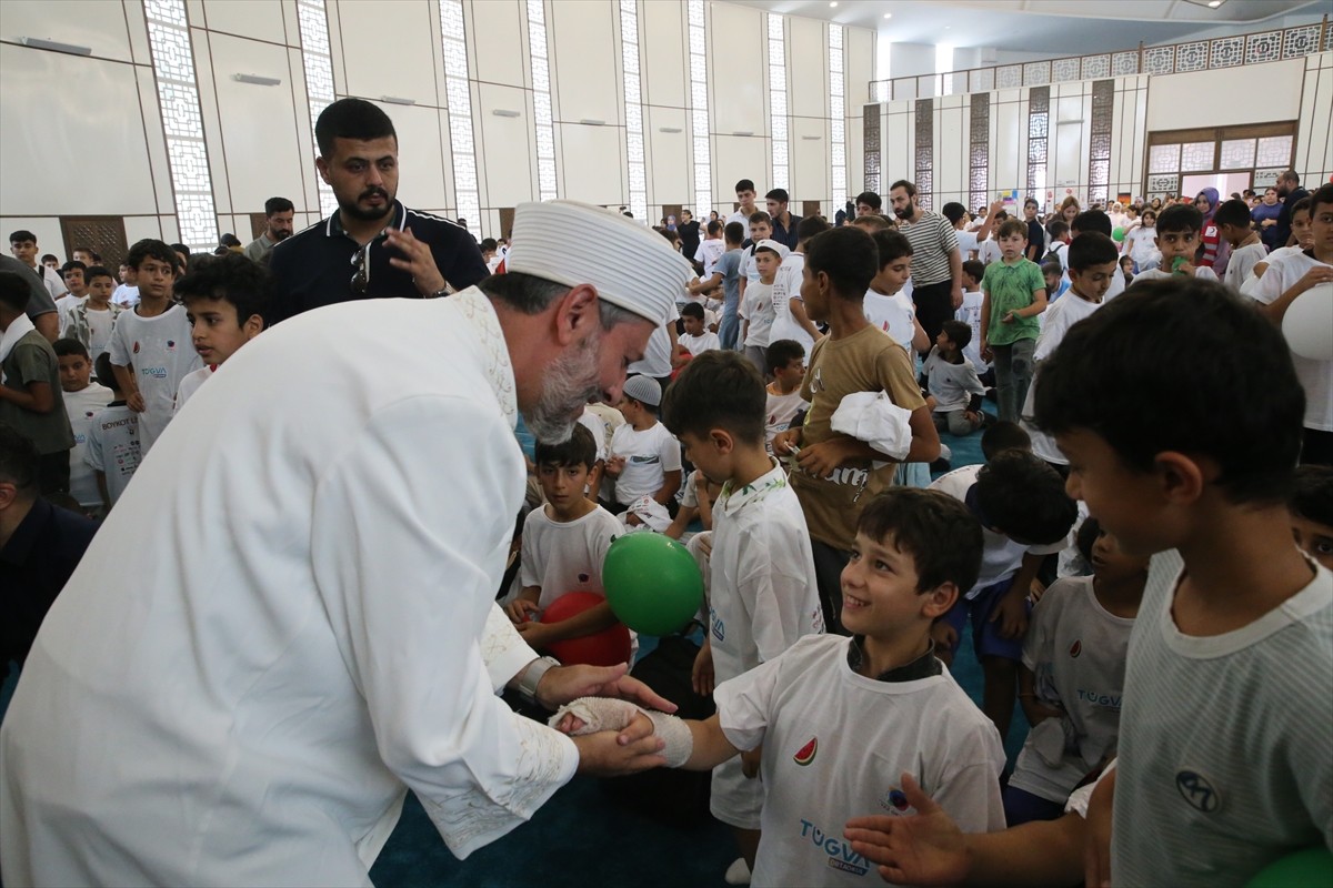 Hatay'da ortaokul öğrencileri, Türkiye Gençlik Vakfı (TÜGVA) Hatay İl Temsilciliğinin yaz okulu...