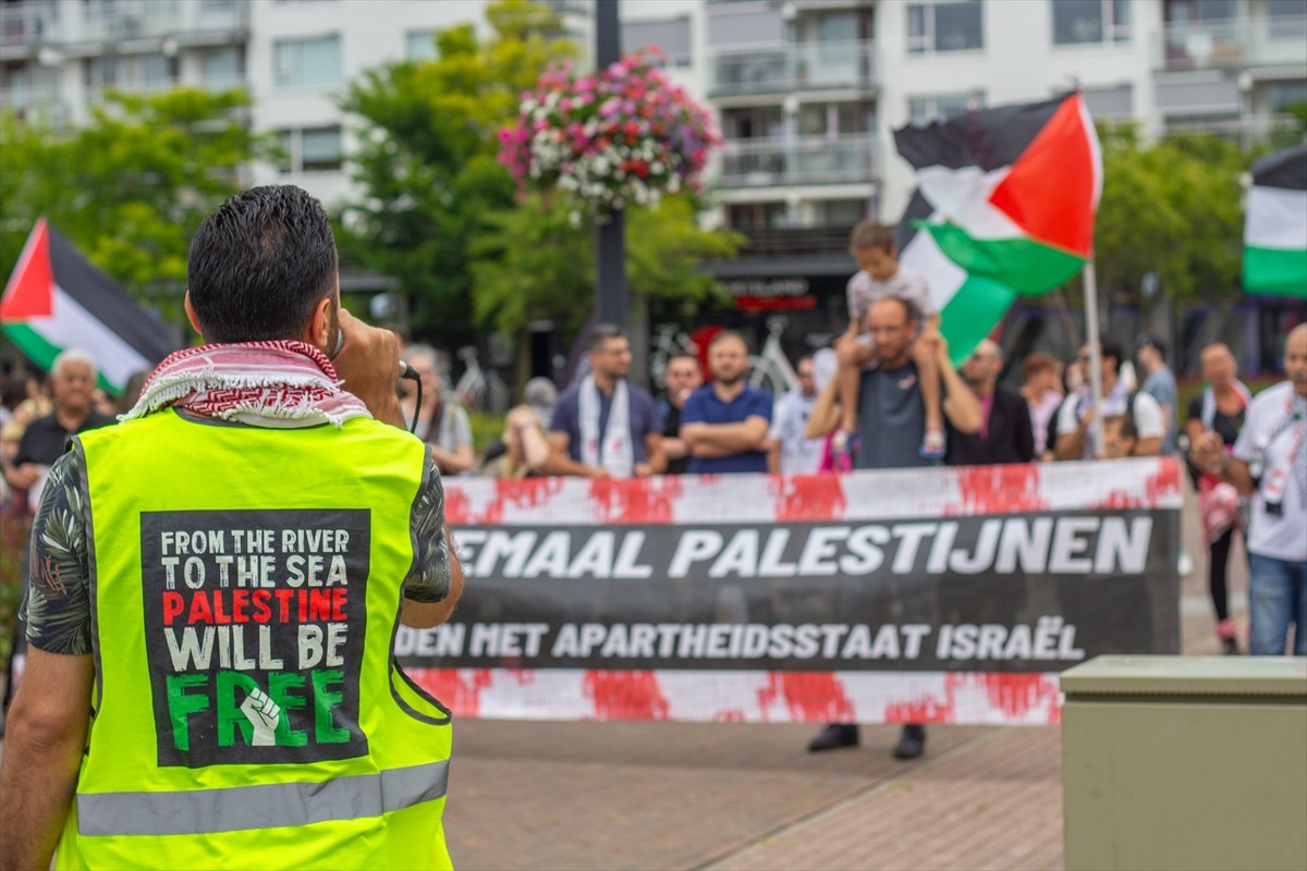 Hollanda’da, GKN Fokker şirketinin İsrail’in kullandığı F-35 savaş uçaklarına parça ihraç etmesine...