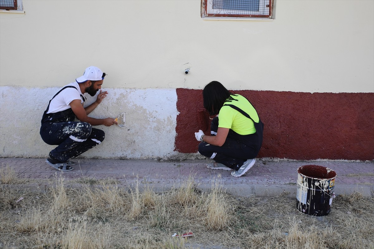 Hollywood yıldızı Keanu Reeves'in canlandırdığı "John Wick" karakterine benzetilen ve çevresinde...