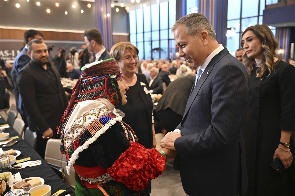 İçişleri Bakanı Ali Yerlikaya (sağda), İçişleri Bakanlığında, muharrem ayı dolayısıyla düzenlenen...