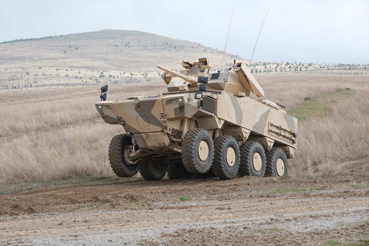 İlk sözleşmesi bu yıl Türk Silahlı Kuvvetleri ihtiyacına yönelik imzalanan PARS ALPHA 8x8 Yeni...