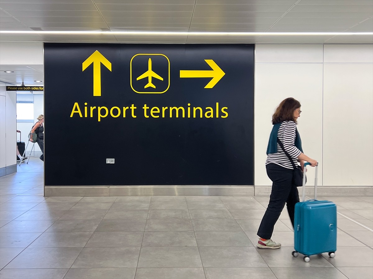 İngiltere hava trafik kontrol merkezindeki teknik bir sorundan dolayı gidiş yönlü uçuşlarda...