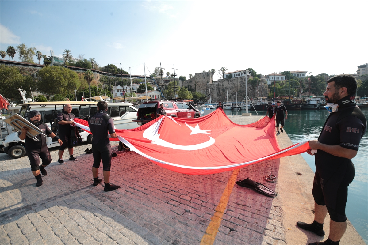 İnsan Hak ve Hürriyetleri (İHH) İnsani Yardım Vakfı Antalya Arama Kurtarma ekibi, 15 Temmuz...