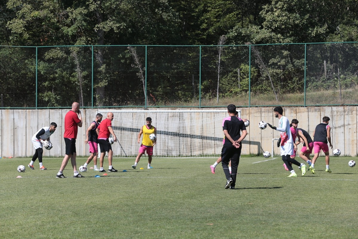 İran 1. Futbol Ligi (Pers Körfez Pro Lig) ekibi Traktör, yeni sezon hazırlıklarını Bolu'da...