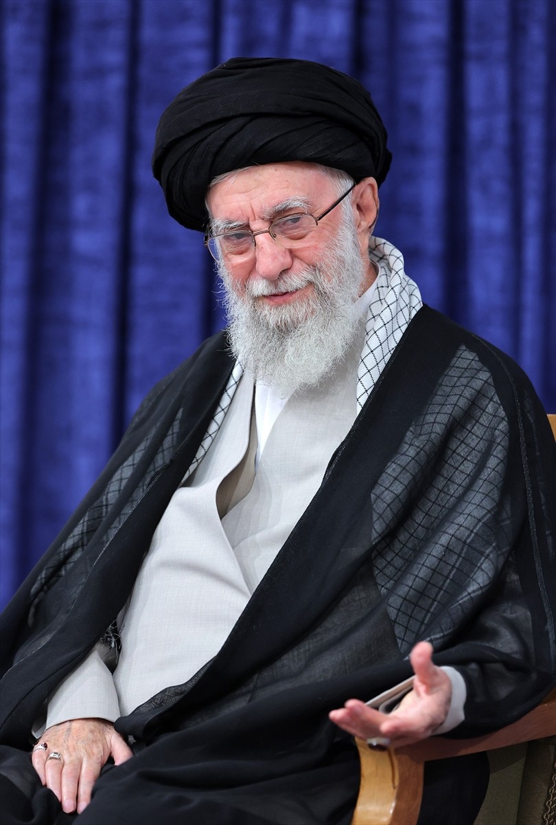 İran lideri Ali Hamaney, başkent Tahran’da düzenlenen programda yargı mensuplarıyla bir araya...