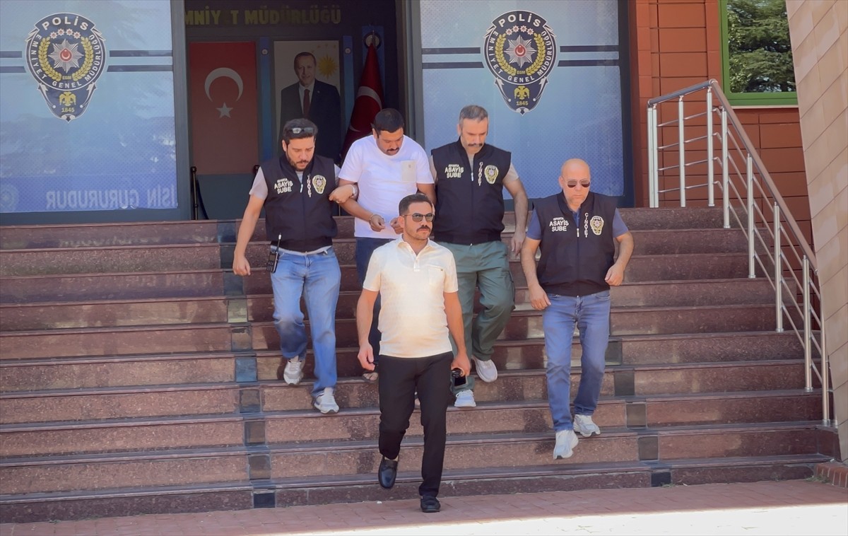 Isparta'da iki kişi arasında çıkan silahlı kavgada 1 kişi öldü. Öte yandan olayın ardından kaçan...