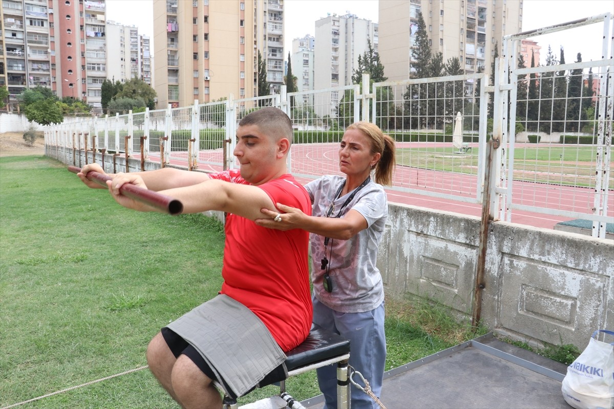 İstanbul'da düzenlenen 20 Yaş Altı Avrupa Paralimpik Gençlik Oyunları'nda gülle atmada altın, disk...