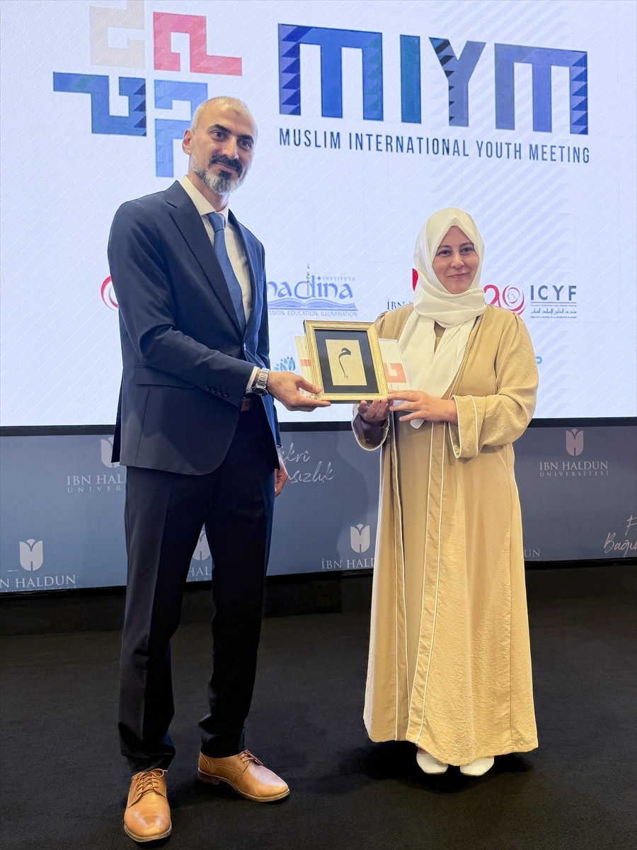 İstanbul'da düzenlenen Uluslararası Müslüman Gençlik Toplantısı'nın (Muslim International Youth...