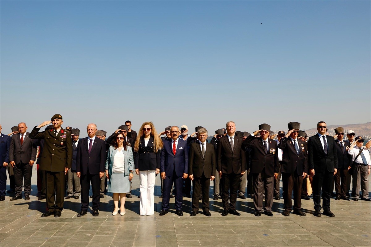 İzmir'de, Kıbrıs Barış Harekatı'nın 51. yıl dönümü dolayısıyla Cumhuriyet Meydanı'nda tören...