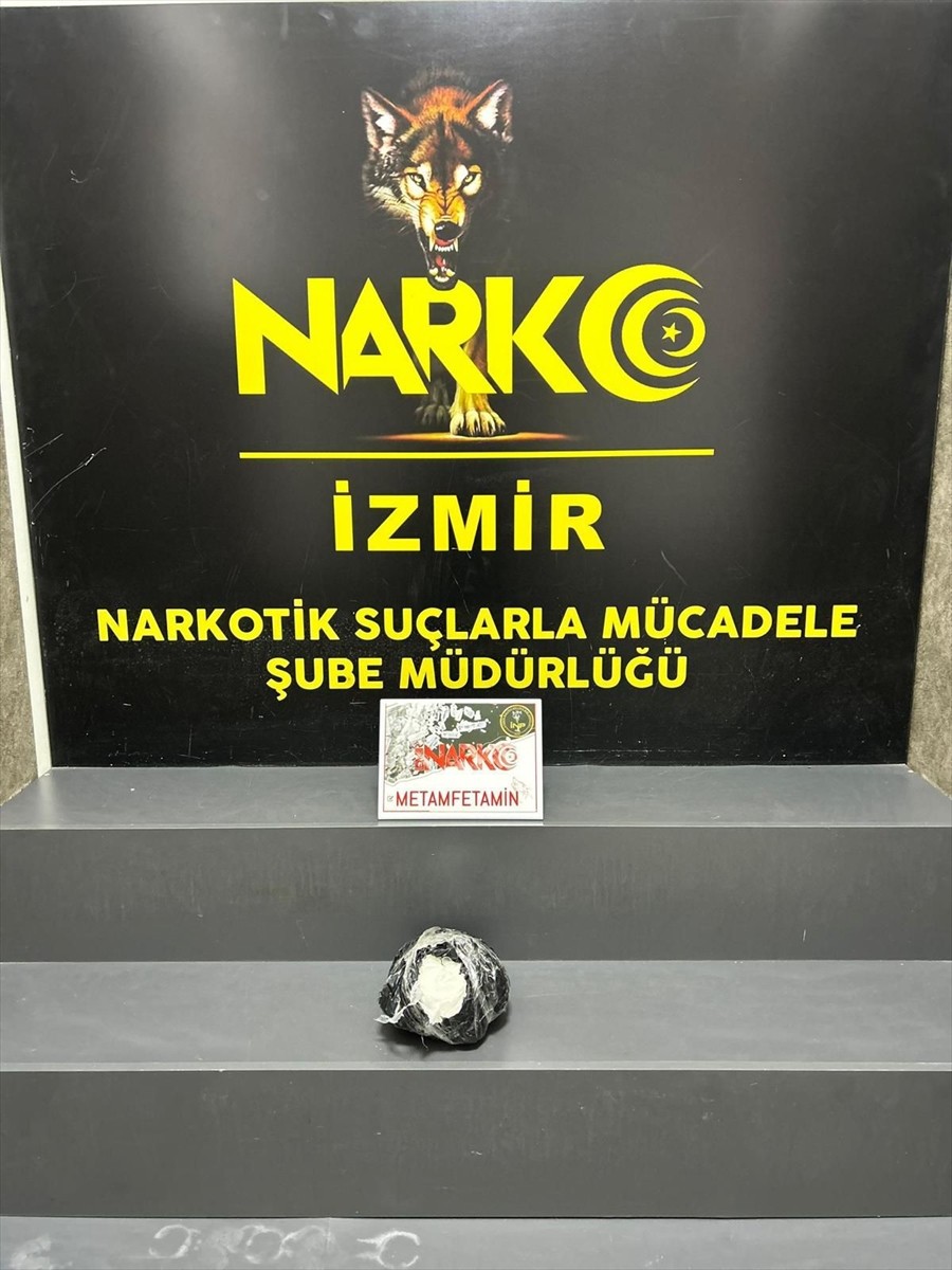 İzmir'in Kemalpaşa ilçesinde 4 kilo 52 gram uyuşturucu ele geçirildi, gözaltına alınan 2 şüpheli...