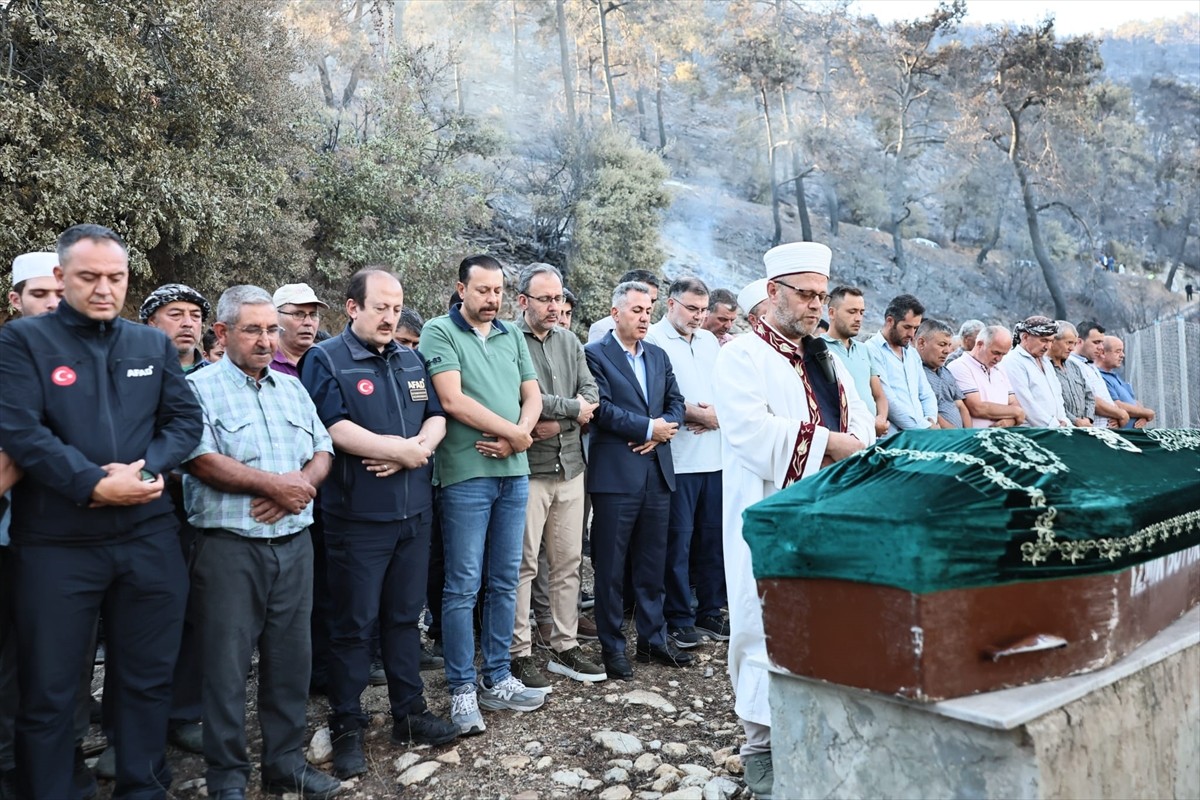 İzmir'in Ödemiş ilçesindeki ormanlık alanda çıkan yangında dün hayatını kaybeden 81 yaşındaki...