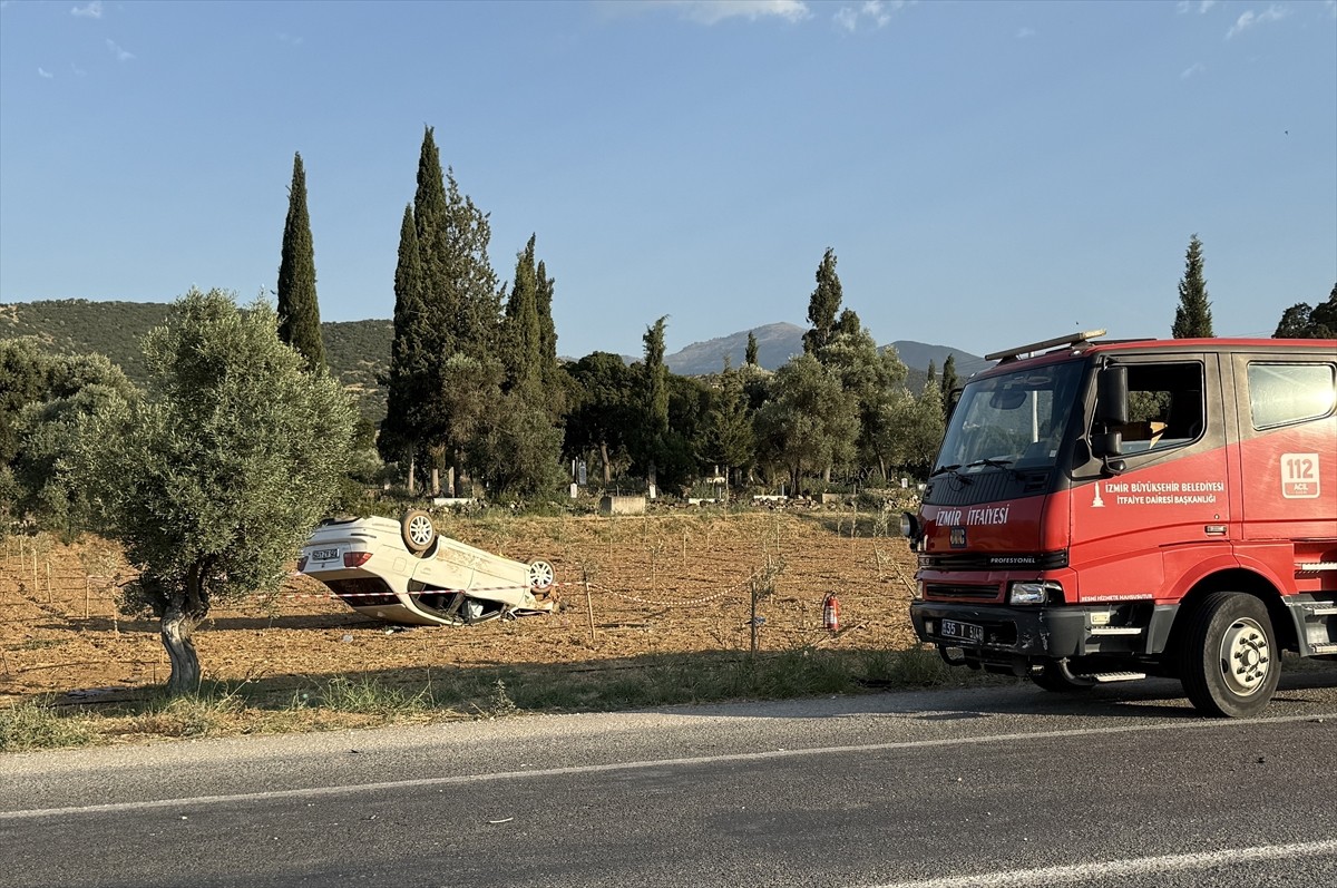 İzmir'in Tire ilçesinde motosikletle otomobilin çarpıştığı kazada 14 yaşındaki çocuk öldü, 1 kişi...
