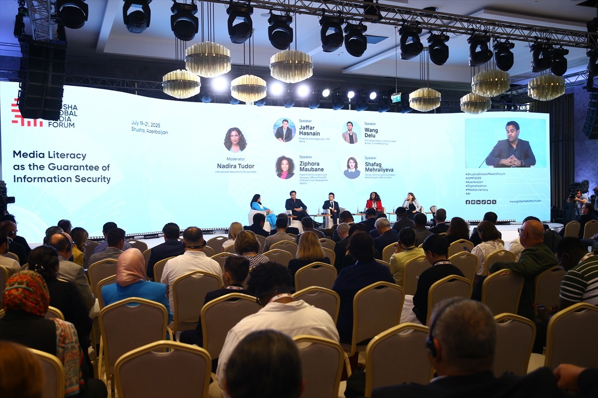 Karabağ'ın simge şehirlerinden Şuşa'da düzenlenen "Dijital Geçişler: Yapay Zeka Çağında Bilgi ve...