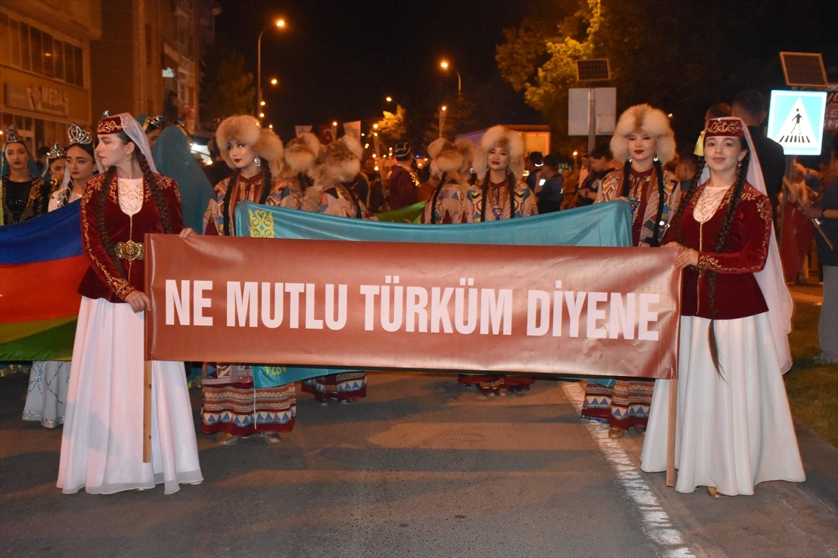 Karaman Belediyesince kentte bu yıl yedincisi düzenlenen Uluslararası Türk Dünyası Şöleni...