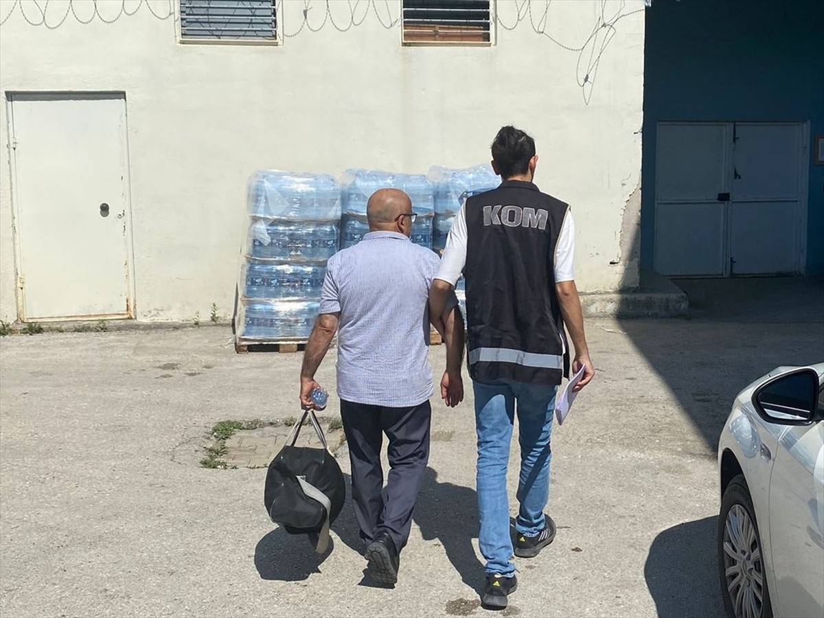 Kastamonu'da çeşitli suçlardan kesinleşmiş hapis cezası bulunan 3 firari hükümlü...