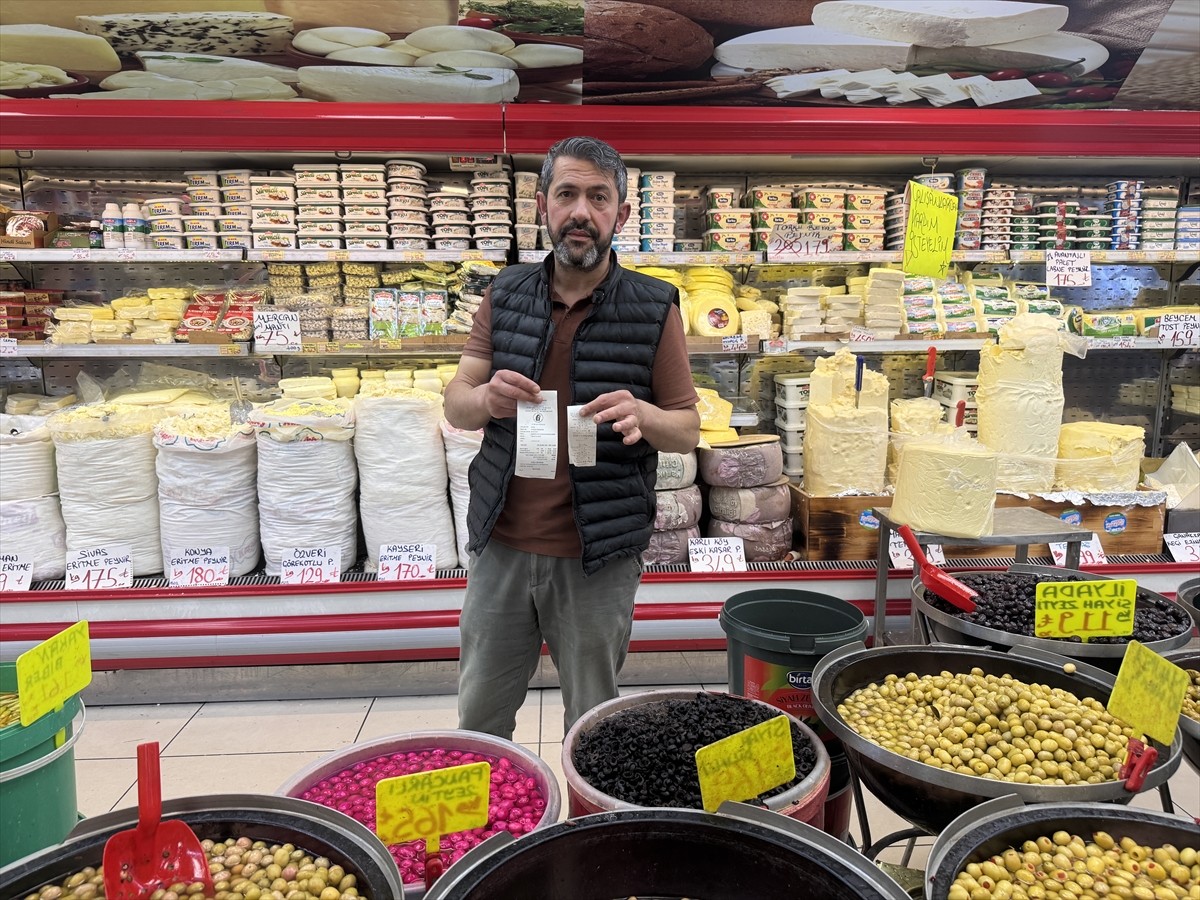 Kayseri'de bir vatandaş yaptığı alışveriş sonrasında kartından yanlışlıkla 120 bin lira...