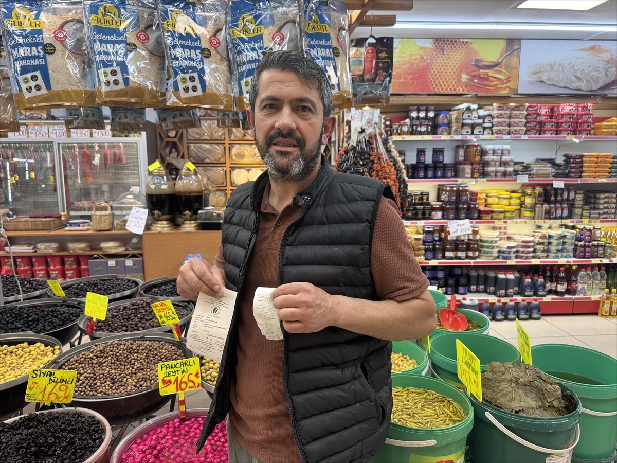 Kayseri'de bir vatandaş yaptığı alışveriş sonrasında kartından yanlışlıkla 120 bin lira...