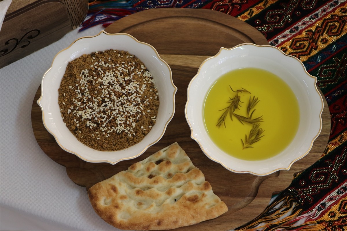 Kilis'te kahvaltının vazgeçilmez lezzetleri arasında yer alan zahter, coğrafi işaret tescili...