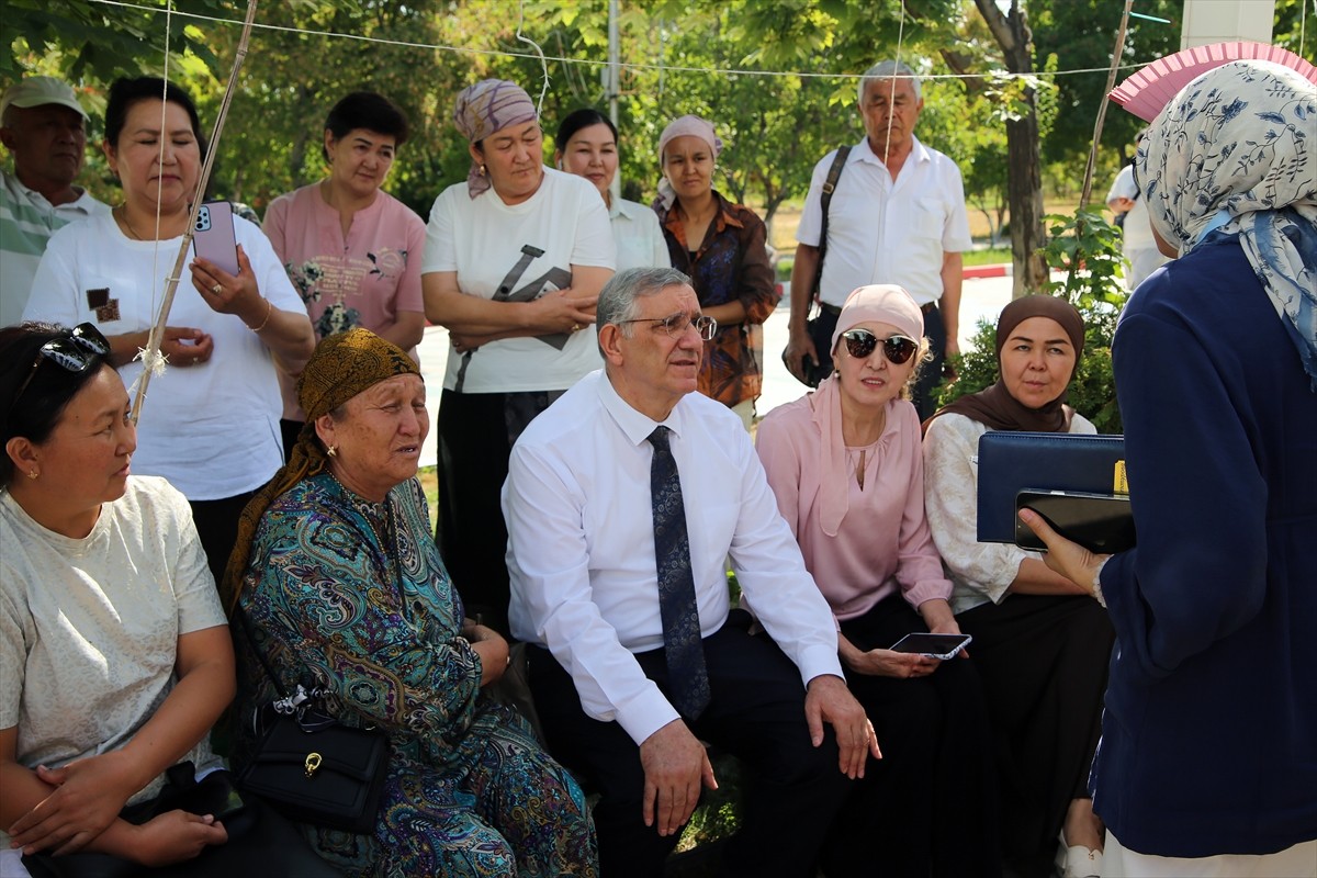 Kırgızistan'da, 15 binden fazla öğrenci, Türkiye ile Kırgızistan'ın ortaklaşa kurduğu...