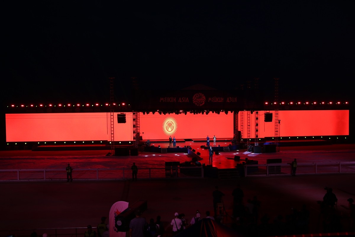 Kırgızistan'da prestijli müzik etkinliklerinden biri sayılan 4. Meykin Asya Uluslararası Müzik...