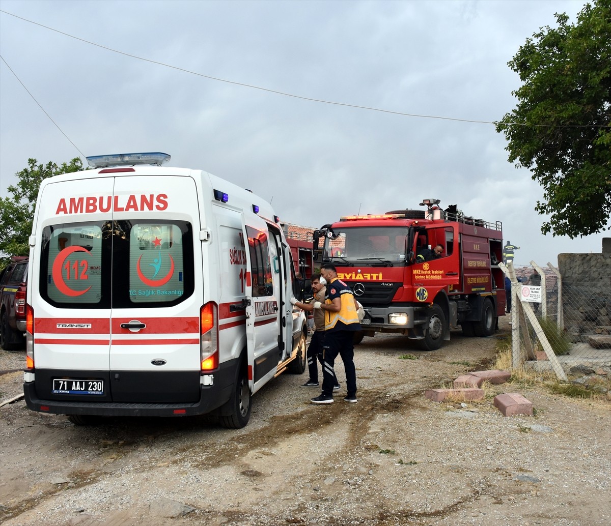 Kırıkkale'nin Çelebi ilçesinde anızda başlayıp köydeki ahırlara sıçrayan yangın kontrol altına...