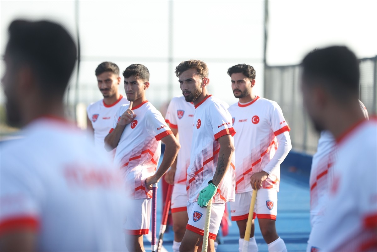 Kırklareli'nde kampa giren Hokey Erkekler A Milli Takımı, Açık Alan Avrupa Şampiyonası'nda...