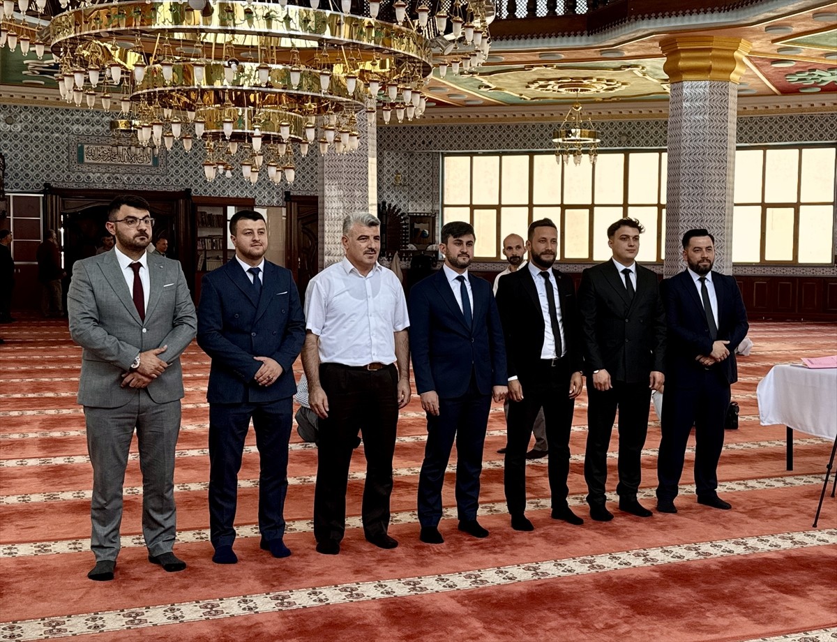 Kırşehir'de, 8 ilin katılımıyla "Din Görevlileri Arası 9. Etkili Hutbe Sunumu Yarışması" bölge...