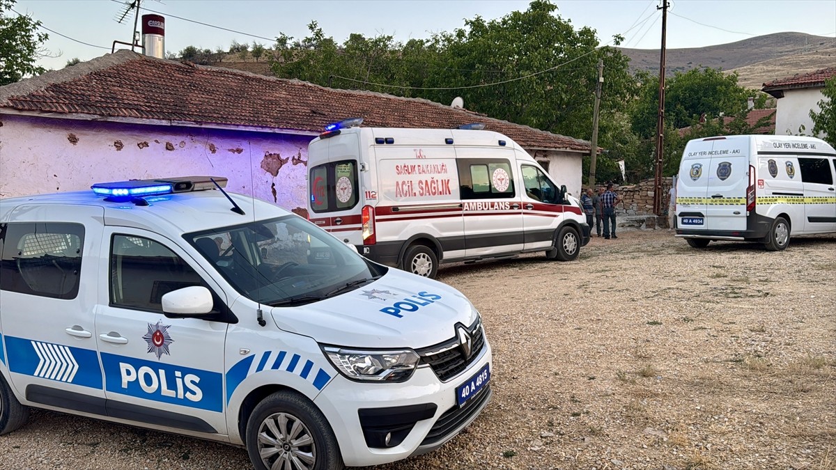 Kırşehir'de bahçe sulama yüzünden tartıştığı komşusunu tüfekle vurarak öldüren, karısını da ağır...