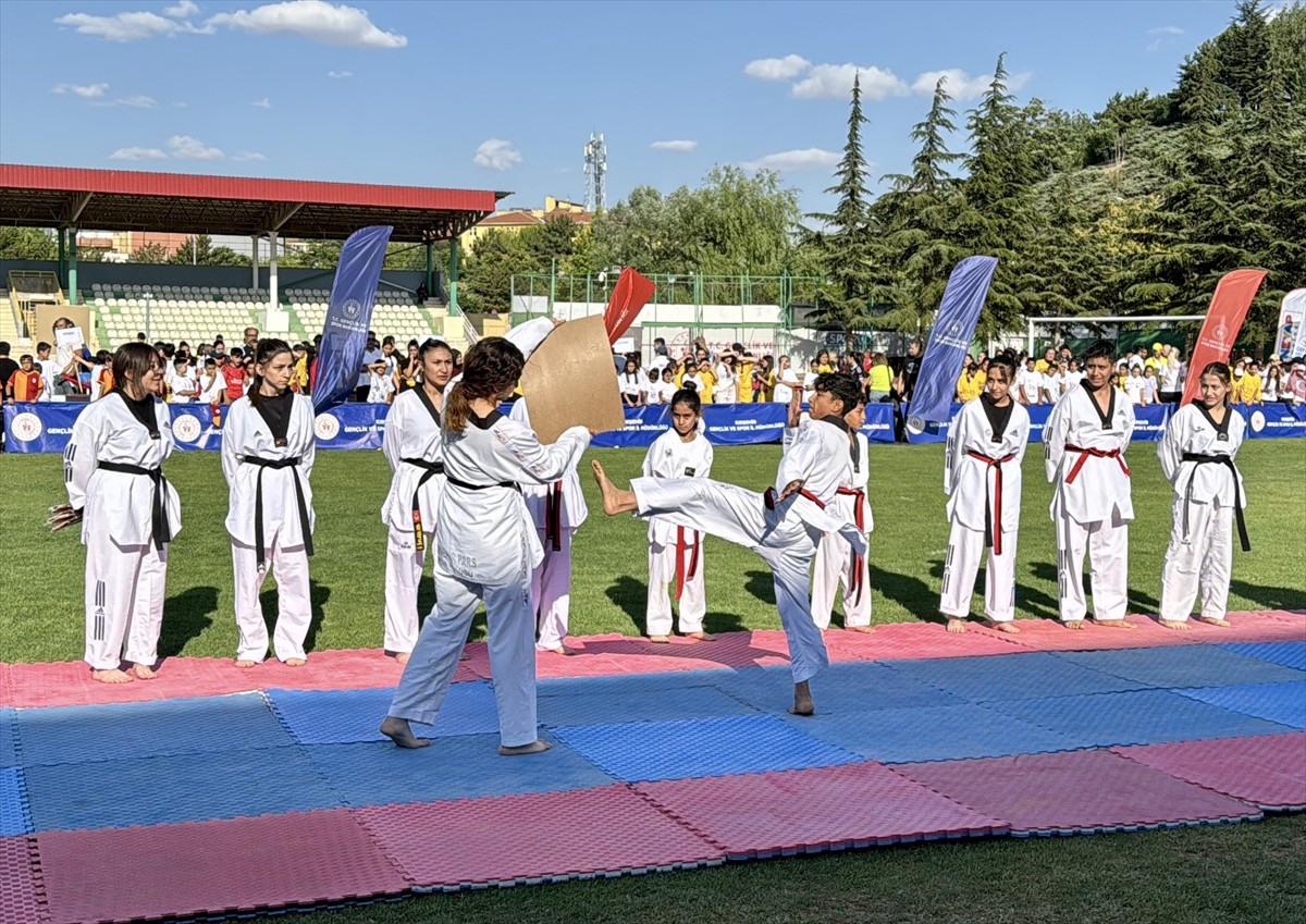 Kırşehir'de Gençlik ve Spor Bakanlığı (GSB) Spor Okulları'nın törenle açılışı gerçekleştirildi....