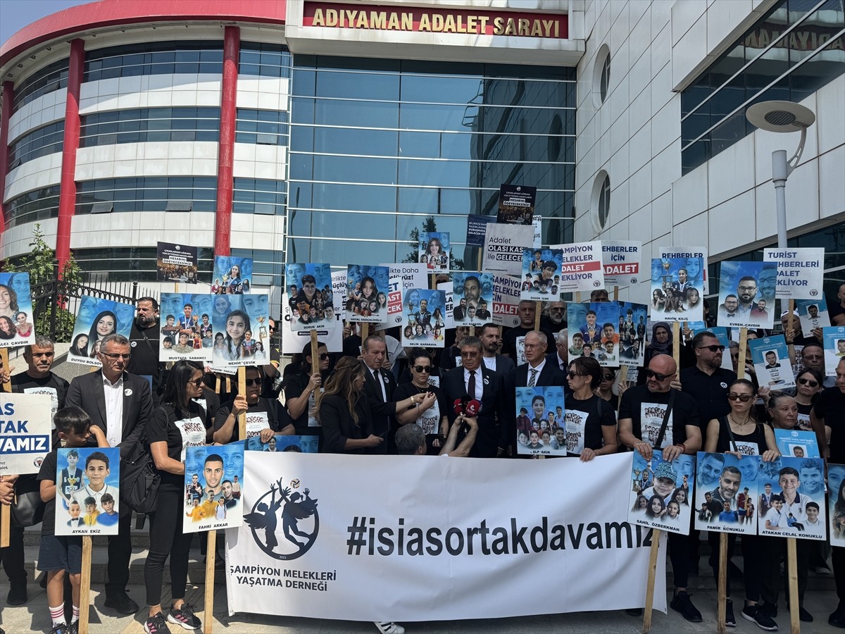 KKTC Başbakanı Ünal Üstel, 6 Şubat 2023'teki Kahramanmaraş merkezli depremlerde yıkılan ve...