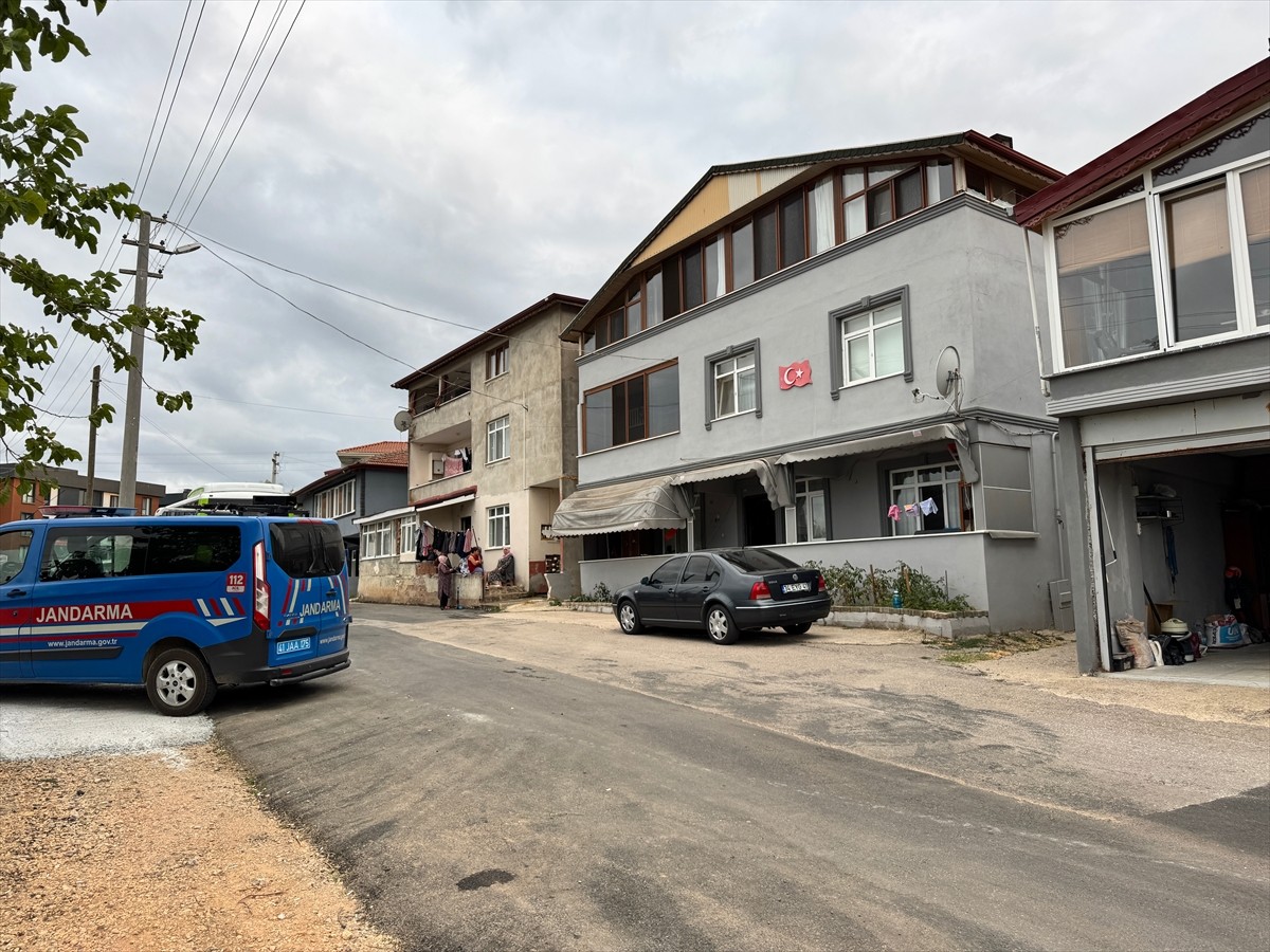 Kocaeli'nin İzmit ilçesinde, akaryakıt istasyonunda başlayan tartışmanın silahlı kavgaya dönüşmesi...