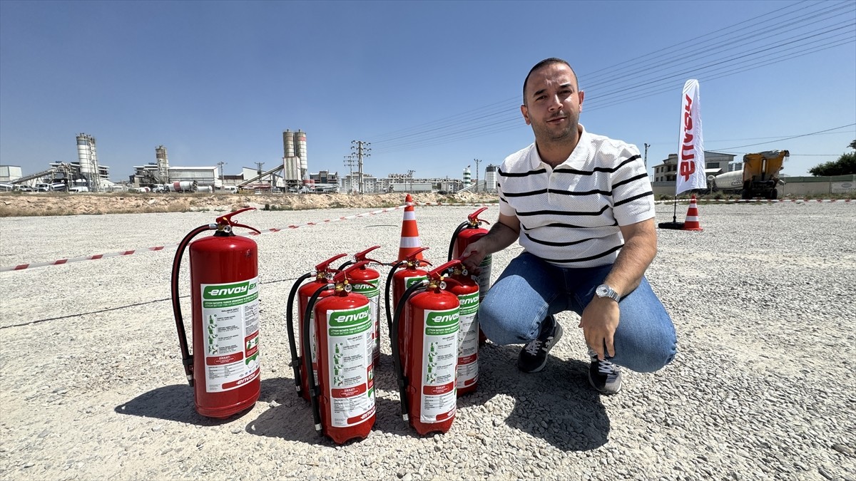 Konya'da bir firmada, 3 yıllık AR-GE sürecinin ardından elde edilen kimyasal solüsyonun...