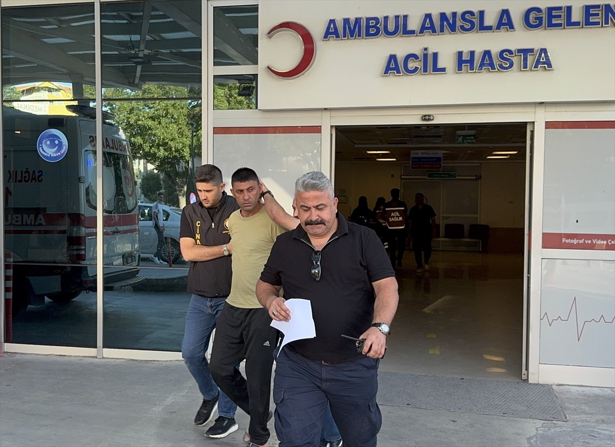 Konya'nın Karapınar ilçesinde yanan tırda bulunan erkek cesediyle ilgili 1 şüpheli gözaltına...