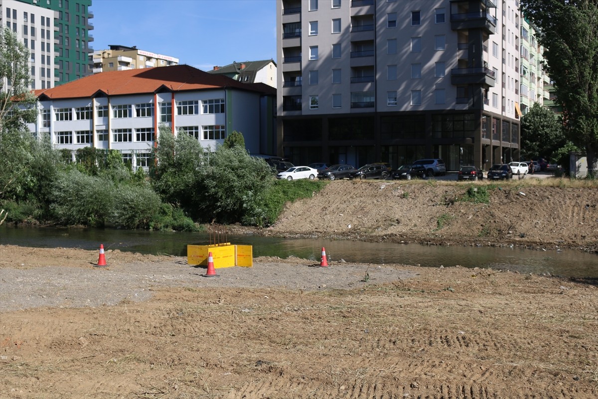 Kosova'nın kuzeyindeki Mitroviça şehrinde, çoğunlukla Sırpların yaşadığı kuzey ile çoğunlukla...